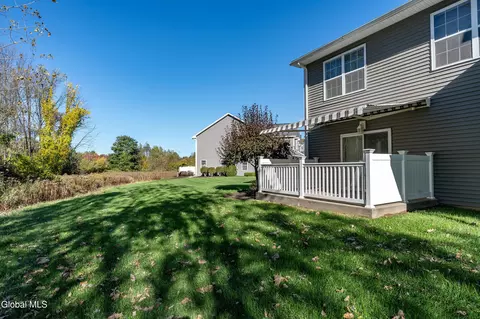 Exterior - 140 Paddock Cir, Schenectady, NY 12306 photo 4 of 8