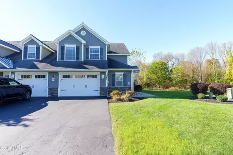 140 Paddock Cir, Schenectady, NY 12306