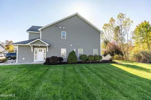 Exterior - 140 Paddock Cir, Schenectady, NY 12306 photo 2 of 8