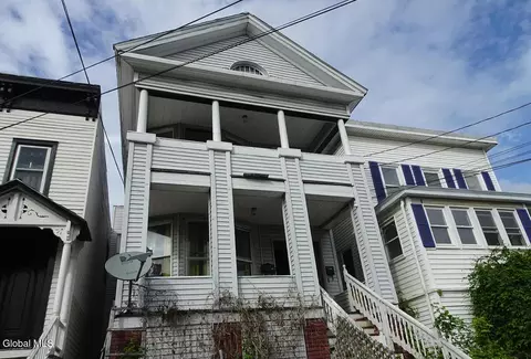 538 Prospect St, Hudson, NY 12534