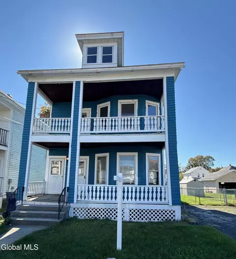 612 7th St, Watervliet, NY 12189