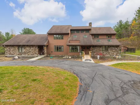 3041 Mariaville Rd, Schenectady, NY 12306
