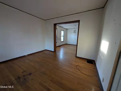 Living - 16 Paulding St, Schenectady, NY 12308 photo 1 of 6