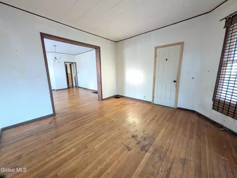 Living - 16 Paulding St, Schenectady, NY 12308 photo 2 of 6
