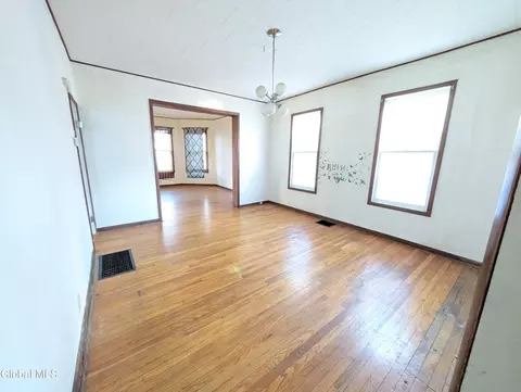 Living - 16 Paulding St, Schenectady, NY 12308 photo 3 of 6