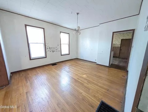 Living - 16 Paulding St, Schenectady, NY 12308 photo 4 of 6