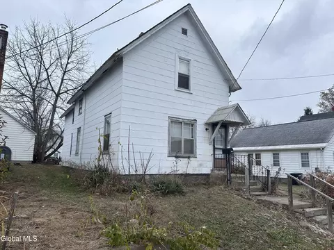 305 Oak St, Corinth, NY 12822