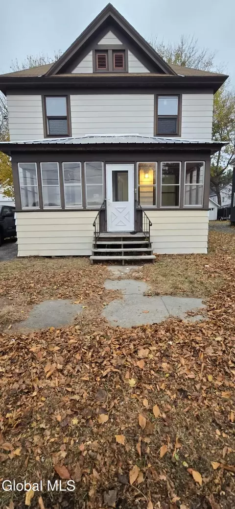 22 Summer St, Gloversville, NY 12078