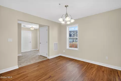 178 Paddock Cir, Schenectady, NY 12306 photo 4