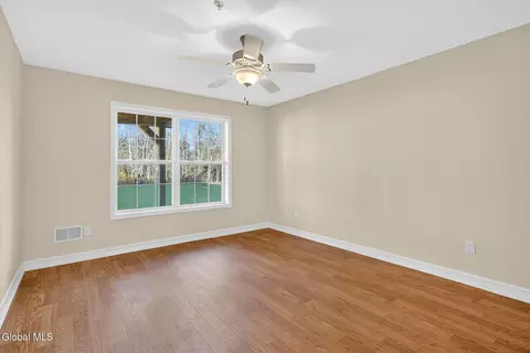 178 Paddock Cir, Schenectady, NY 12306 photo 17
