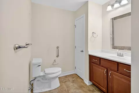 178 Paddock Cir, Schenectady, NY 12306 photo 20