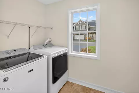 178 Paddock Cir, Schenectady, NY 12306 photo 21