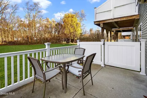 178 Paddock Cir, Schenectady, NY 12306 photo 22