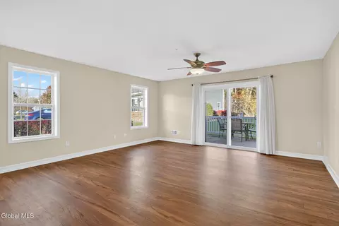 178 Paddock Cir, Schenectady, NY 12306 photo 11