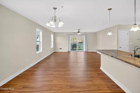 178 Paddock Cir, Schenectady, NY 12306 photo 5