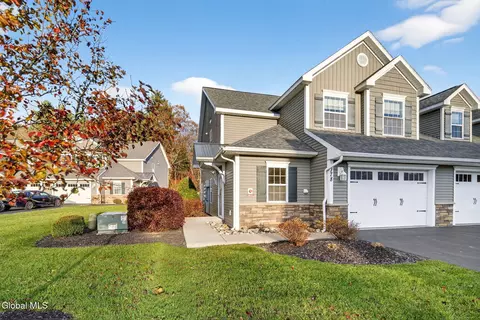 178 Paddock Cir, Schenectady, NY 12306