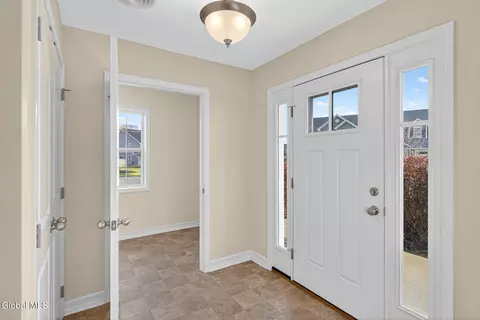 178 Paddock Cir, Schenectady, NY 12306 photo 3