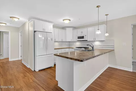 178 Paddock Cir, Schenectady, NY 12306 photo 6