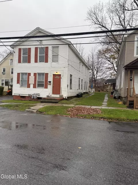 10 E Green St, Johnstown, NY 12095