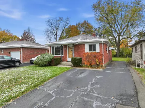 133 Ramsey Pl, Albany, NY 12209