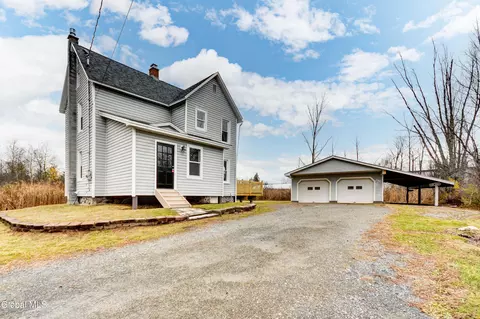 10 Hallenbeck St, Mayfield, NY 12117
