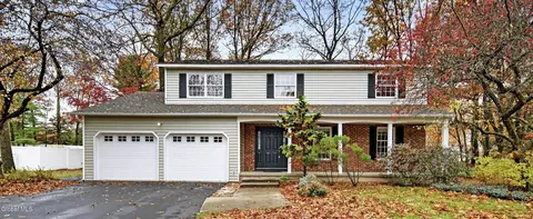 16 Lincoln Ave, Clifton Park, NY 12065