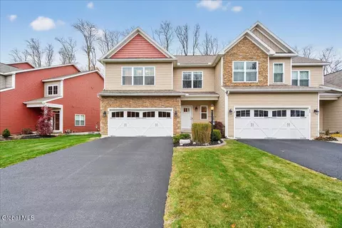 8 Macoun Dr # A, Halfmoon, NY 12065