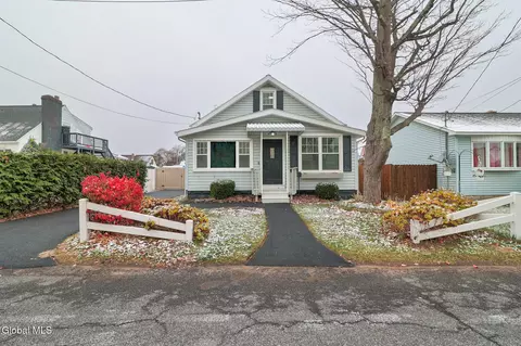 3229 Taylor St, Rotterdam, NY 12306