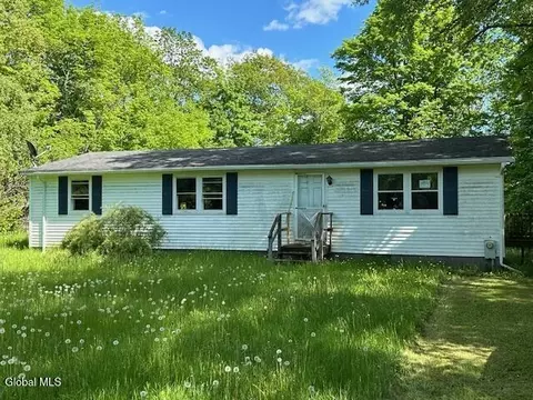 34 N Village Ln, Ticonderoga, NY 12883