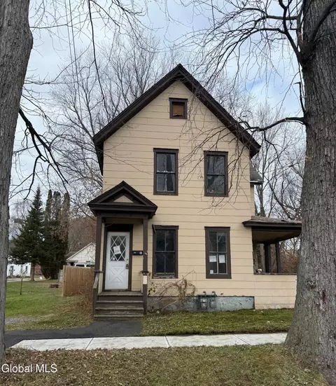 102 W 8th Ave, Gloversville, NY 12078