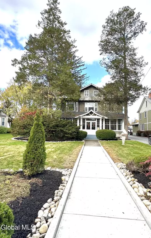 6 Manning Blvd, Albany, NY 12203