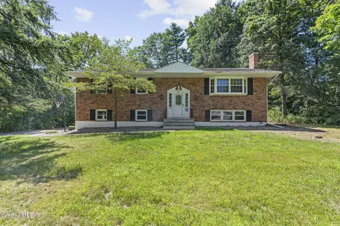 859 Hereford Way, Niskayuna, NY 12309