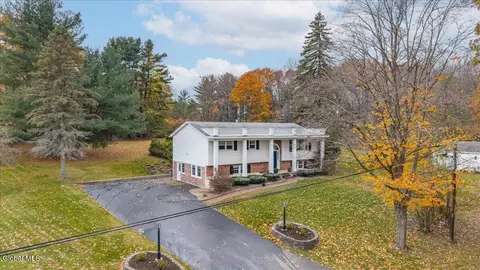 27 Habel Ln, Glenville, NY 12302