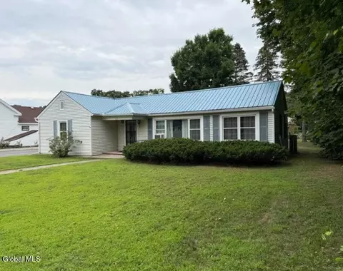 43 Kent St, Keeseville, NY 12944