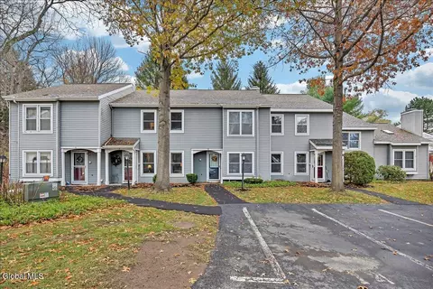 15 Wilton Ct, Halfmoon, NY 12065