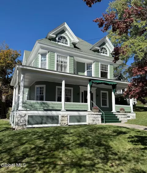 202 Market St, Amsterdam, NY 12010