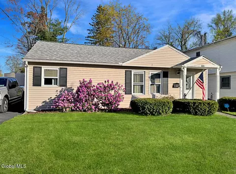 477 Bradford Rd, Schenectady, NY 12304