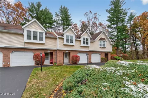 4043 Chaucer Pl, Slingerlands, NY 12159