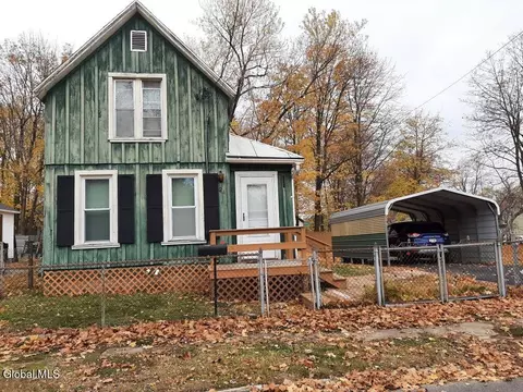 26 Thompson Ave, Gloversville, NY 12078