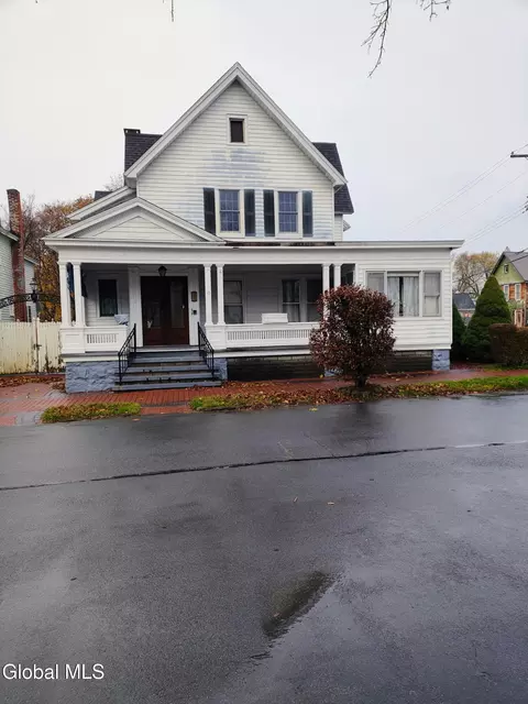 19 Fox St, Gloversville, NY 12078