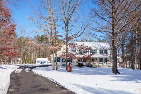7 Edward Dr, West Sand Lake, NY 12196