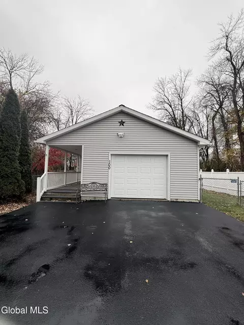 100 Point Breeze Rd, Saratoga Springs, NY 12866