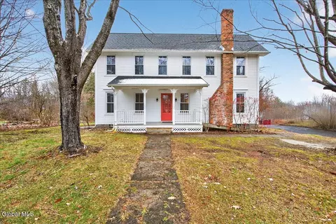 68 Crooked St, Scotia, NY 12302