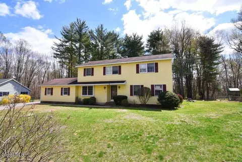 8 Raspberry Dr, Malta, NY 12020