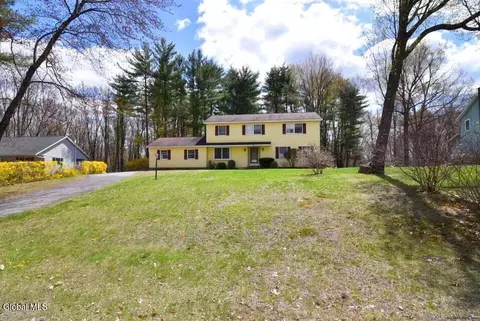 8 Raspberry Dr, Malta, NY 12020 photo 3