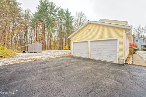 8 Raspberry Dr, Malta, NY 12020 photo 6