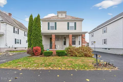 102 S Crystal St, Mechanicville, NY 12118