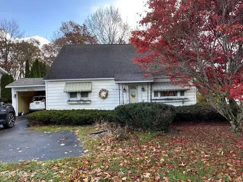 100 Clizbe Ave, Amsterdam, NY 12010