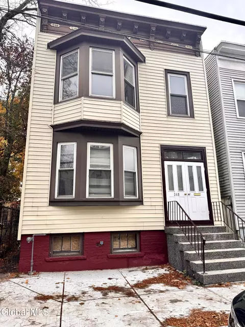 348 1st St, Albany, NY 12206
