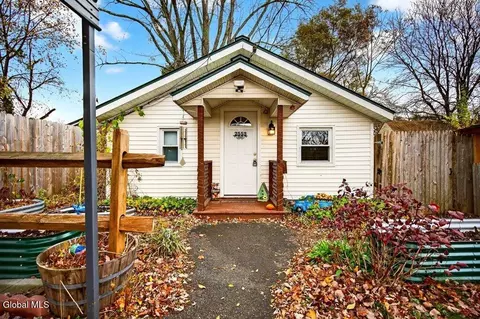 2553 3rd Ave, Schenectady, NY 12303
